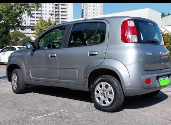 FIAT UNO 1.0 EVO VIVACE 8V FLEX 4P MANUAL FIAT UNO 1.0 EVO VIVACE 8V FLEX 4P MANUAL